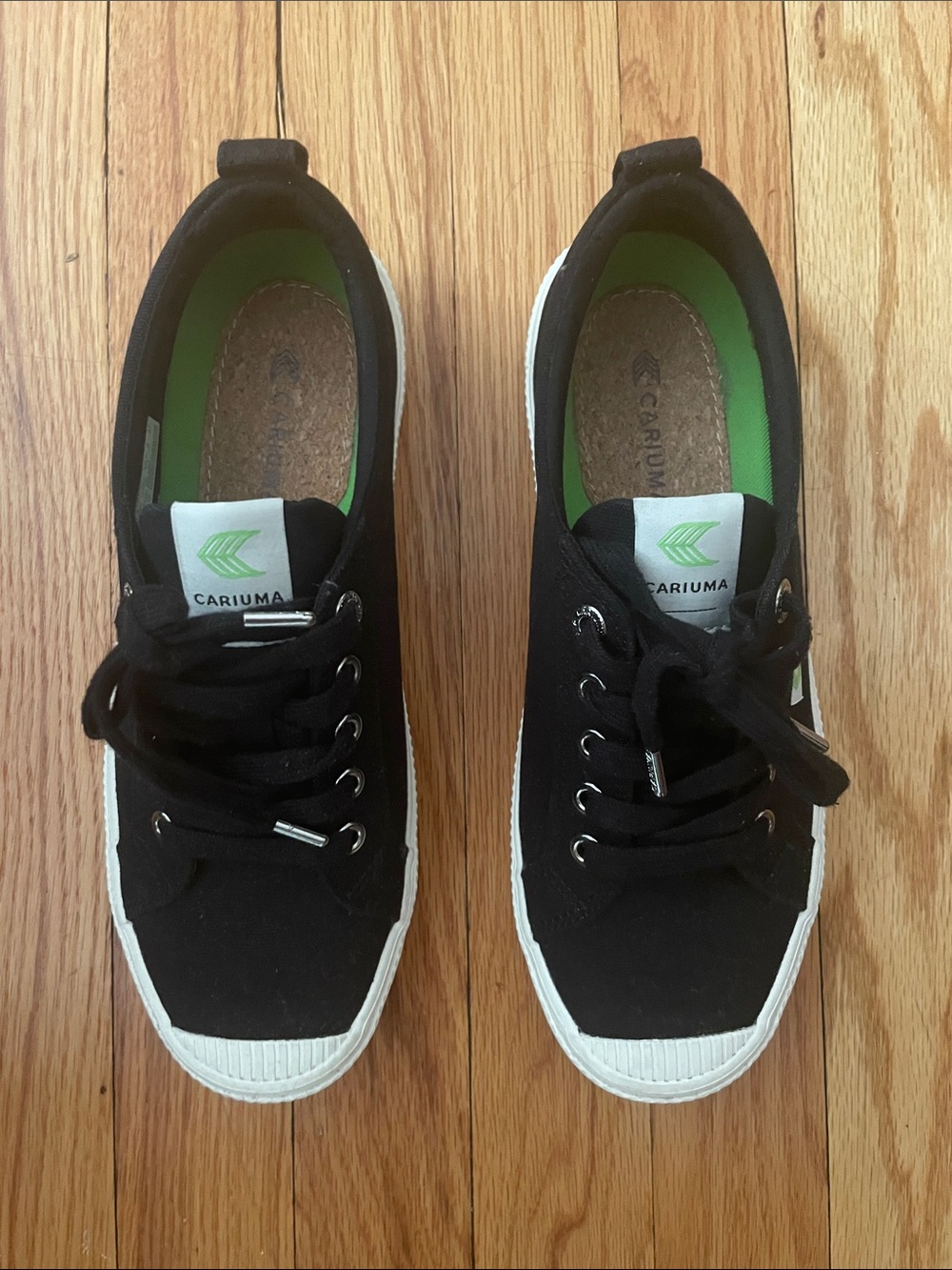 Cariuma Women’s Black Canvas Low-Top Sneakers with White Trim - Picture 2 of 7